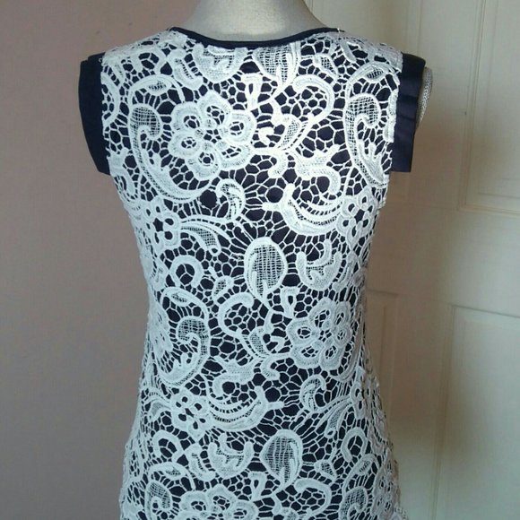 Modcloth “Oh Haiku There” Lace Top M NWOT - Picture 2 of 3